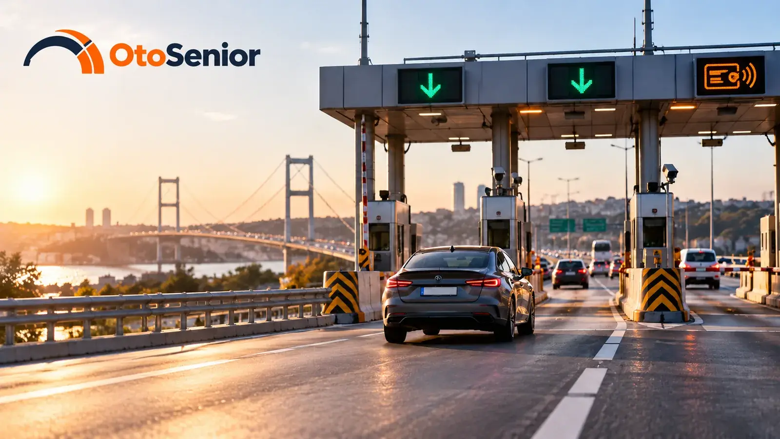 Köprü önündeki otoyol gişesinden geçen otomobil